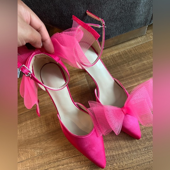 Heels - Picture 1 of 3